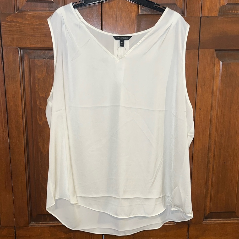 NWT Banana Republic Ivory/Cream Pleated Sleeveless V-Neck Tank Size XL